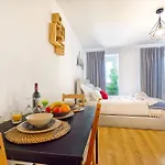 아파트 And Amazing Flat