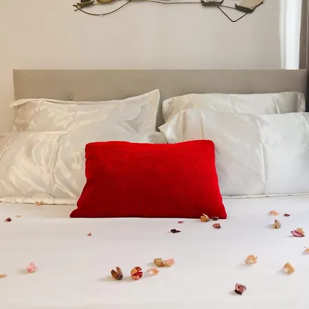 Апартаменти And Amazing Flat